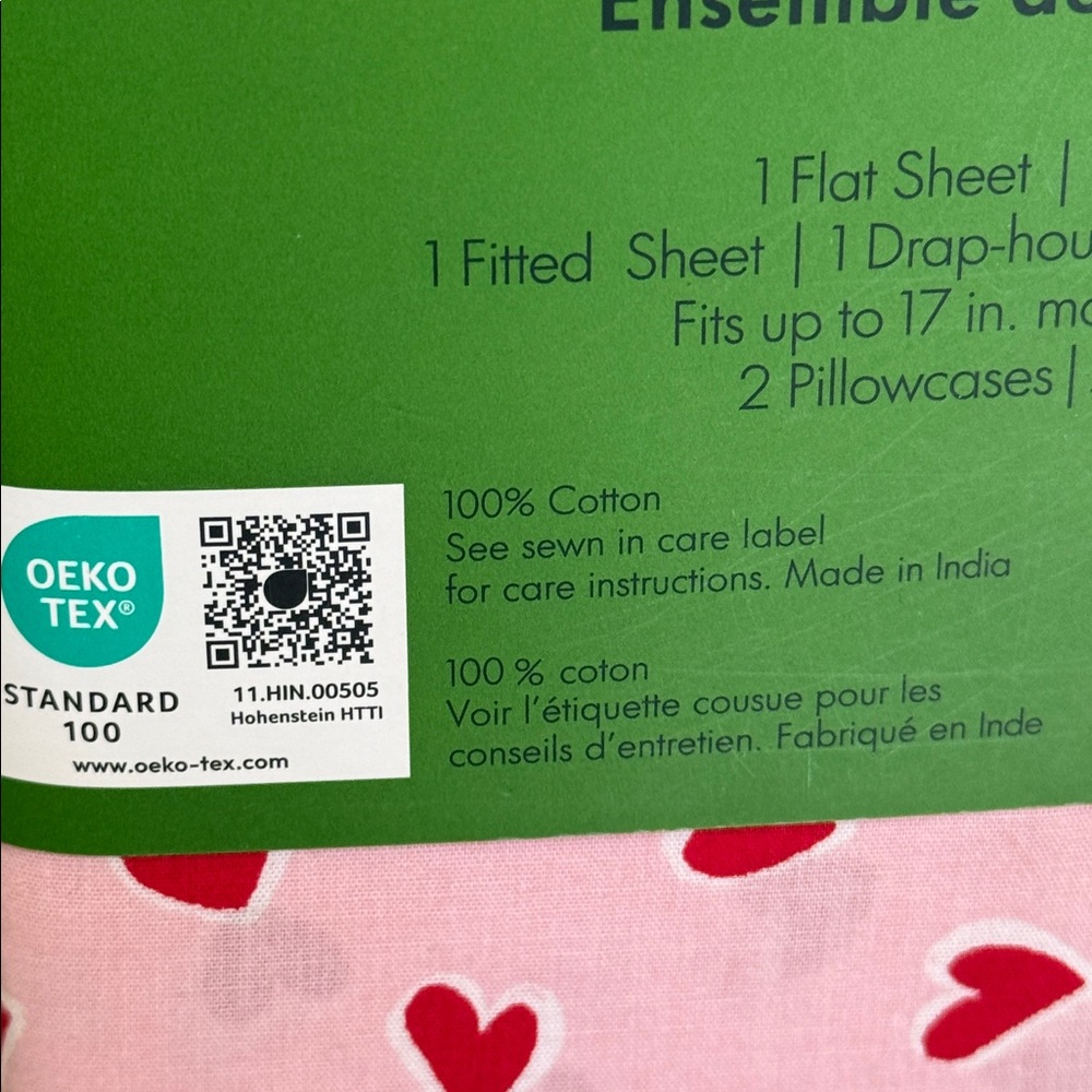 Kate Spade Pink and Red Heart Queen Sheet Set. Pink background. 100% cotton. - Picture 8 of 9